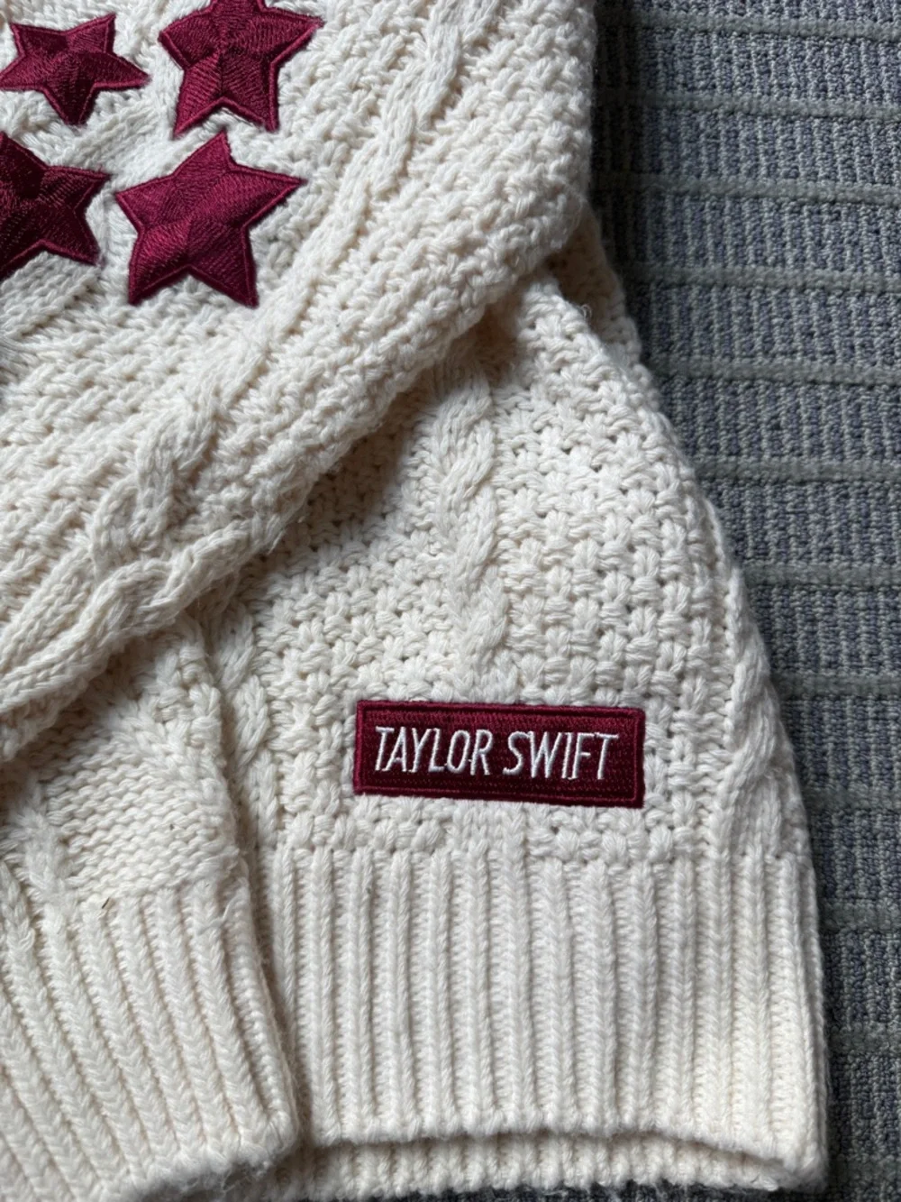 Taylor Swift Red TV cardigan star patches authentic XS/s 🎾 - Picture 3 of 5